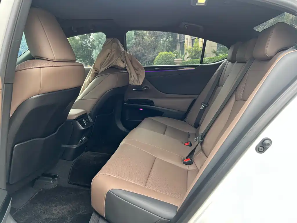 Lexus ES — миниатюра 11
