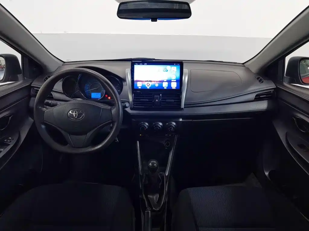 Toyota Yaris L — миниатюра 5
