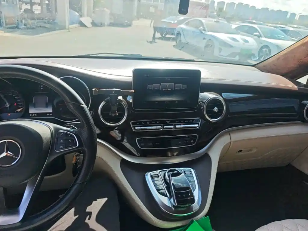 Mercedes-Benz V-Class — миниатюра 10