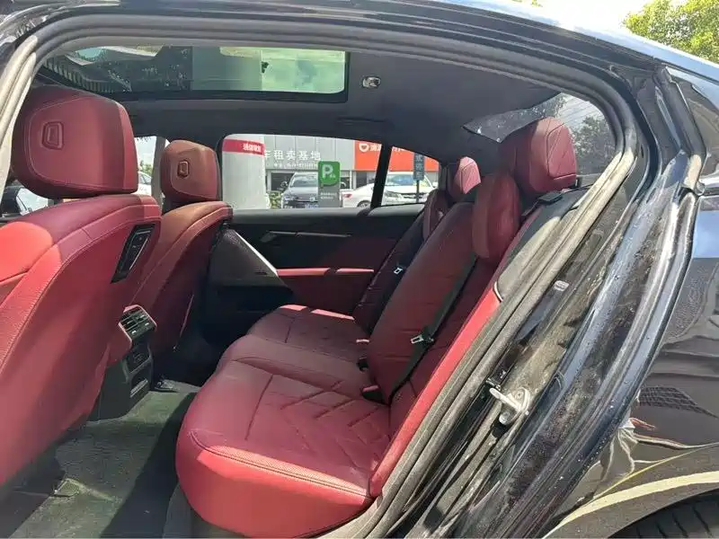 BMW 5 Series — миниатюра 7