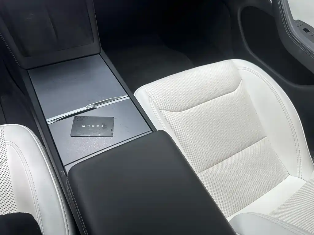 Tesla Model 3 — миниатюра 9