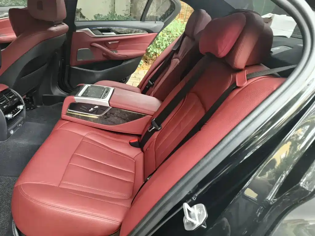BMW 5 Series — миниатюра 18