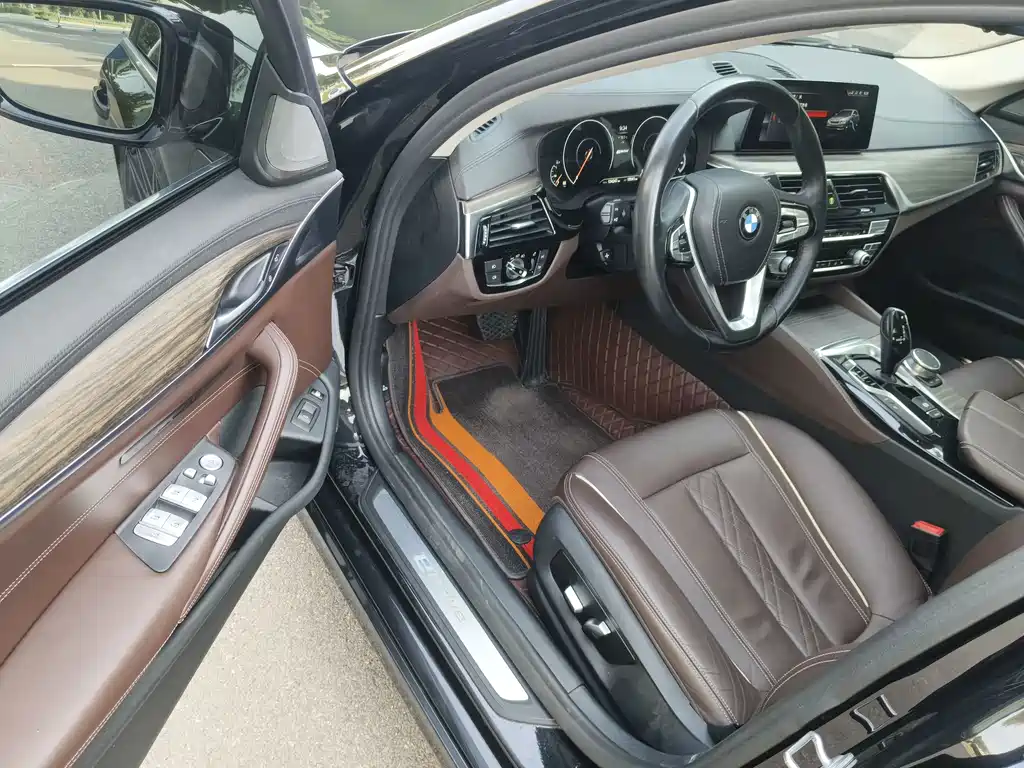 BMW 5 Series New Energy — миниатюра 5