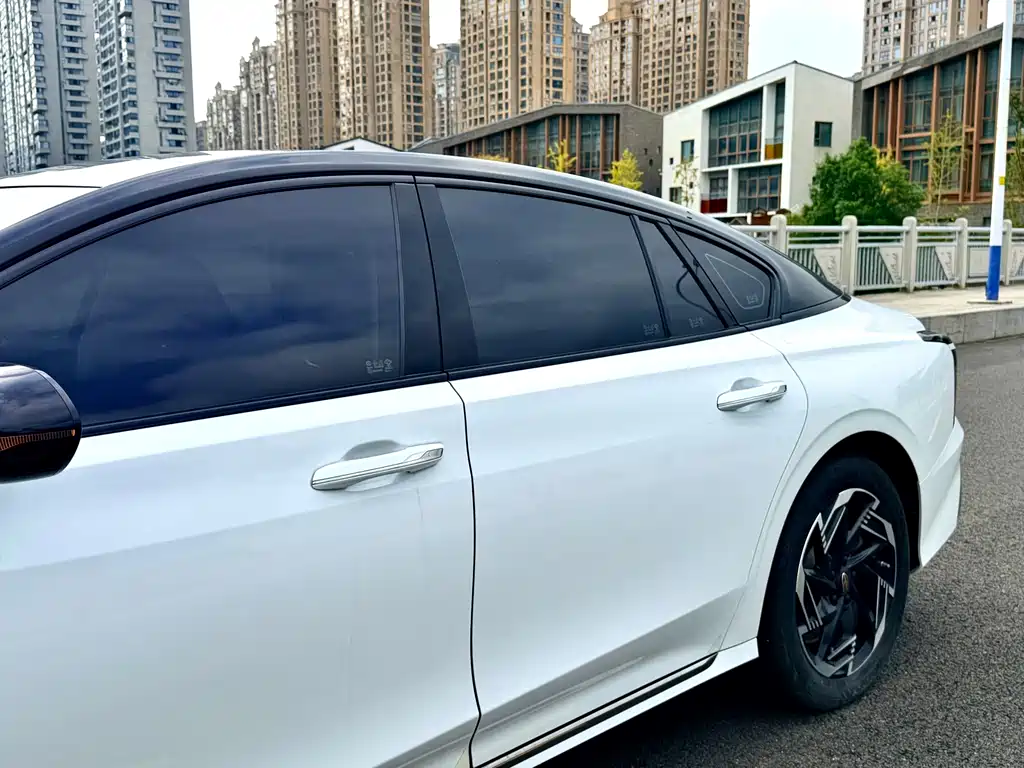Hongqi Hongqi H6 — миниатюра 6