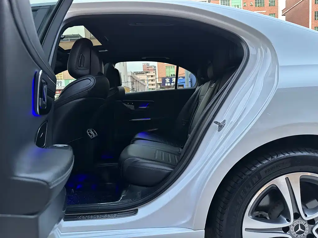 Mercedes-Benz C-Class — миниатюра 8