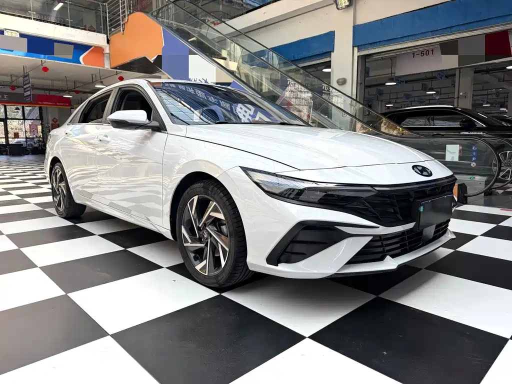 Hyundai Elantra — миниатюра 3