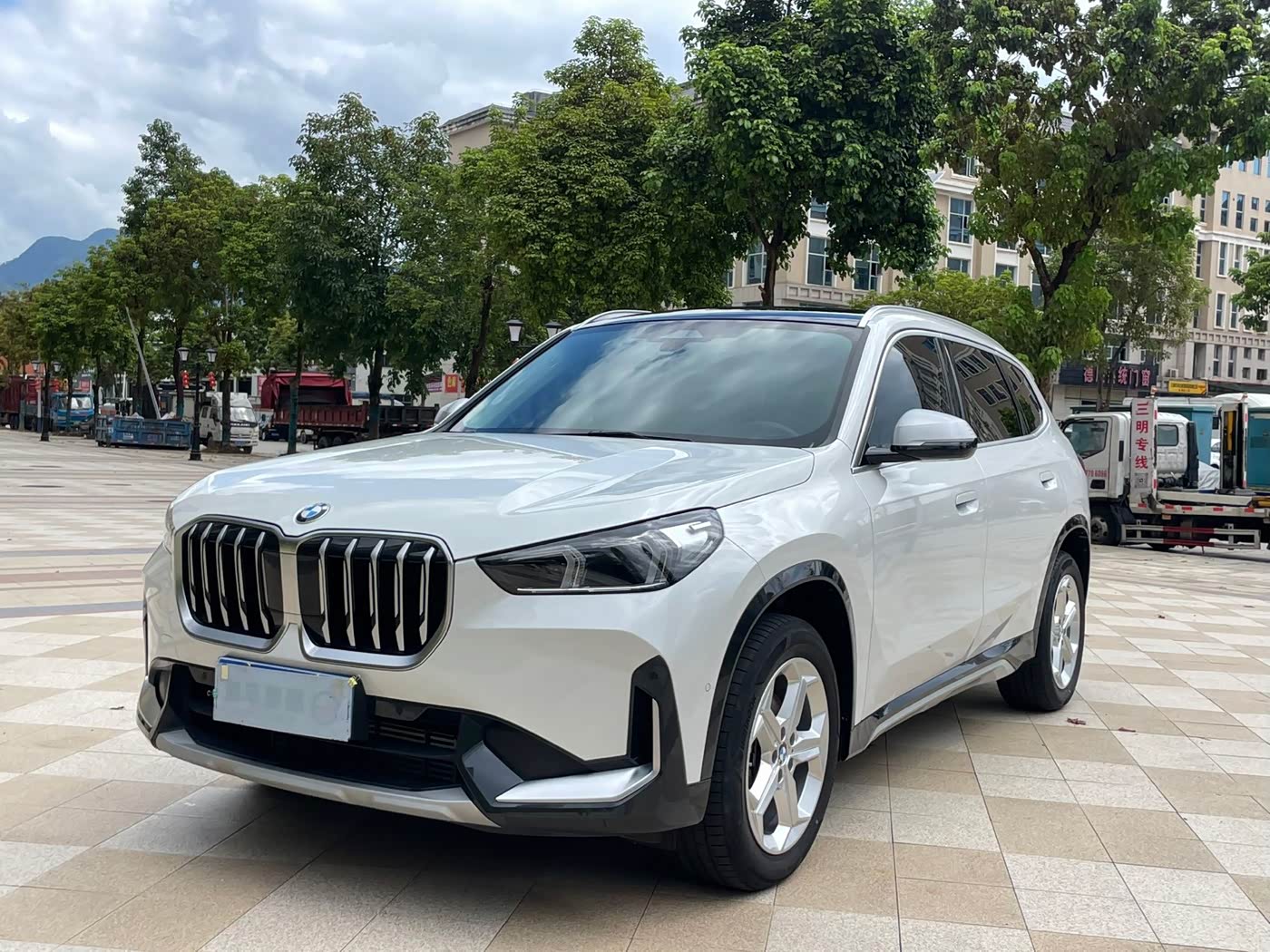 BMW X1 1.5 л 2023 г. Белый, пробег 8000 км