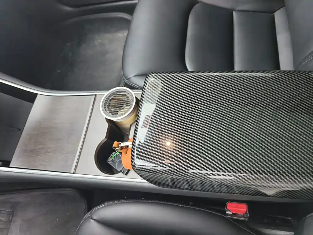 Tesla Model 3 — миниатюра 7