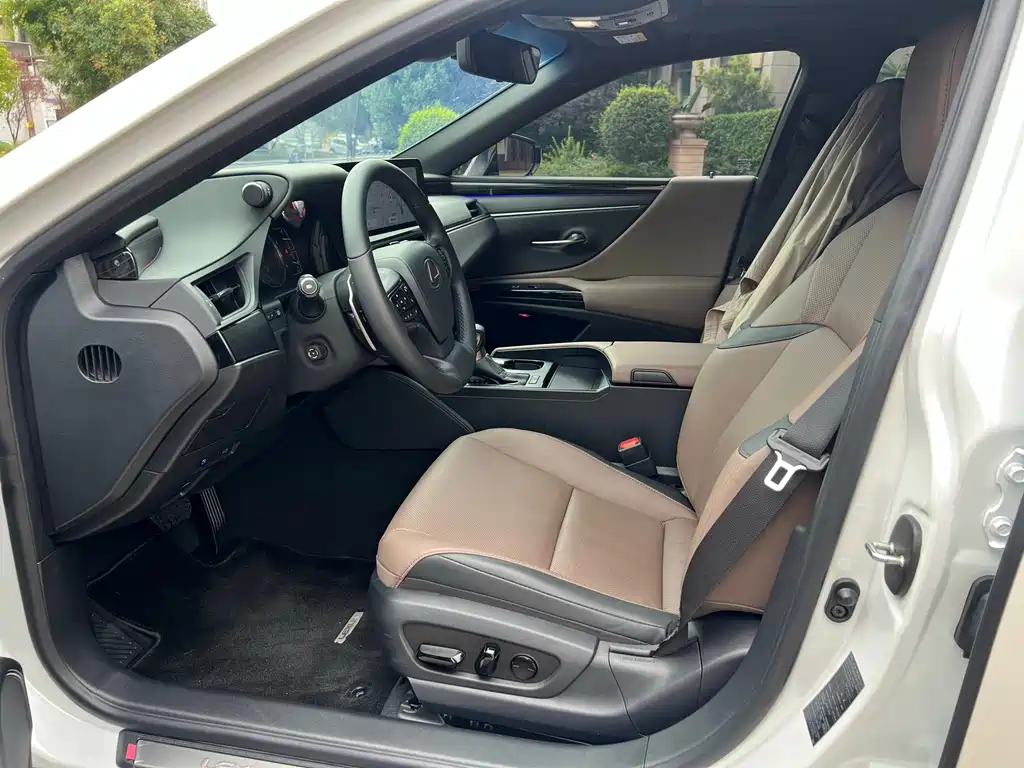 Lexus ES — миниатюра 9