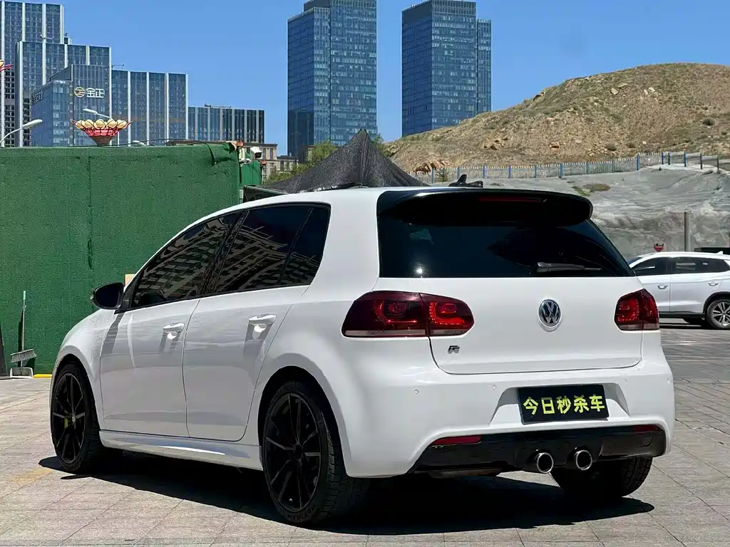 Volkswagen Golf 2011 2.0TSI R