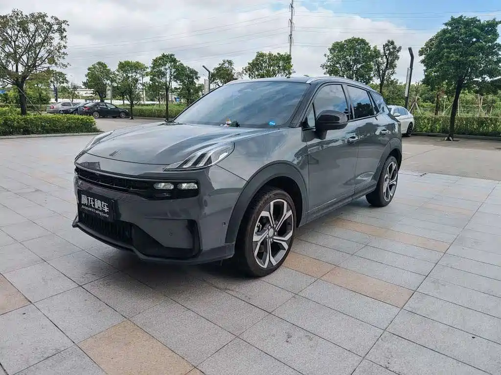 Lynk & Co 06