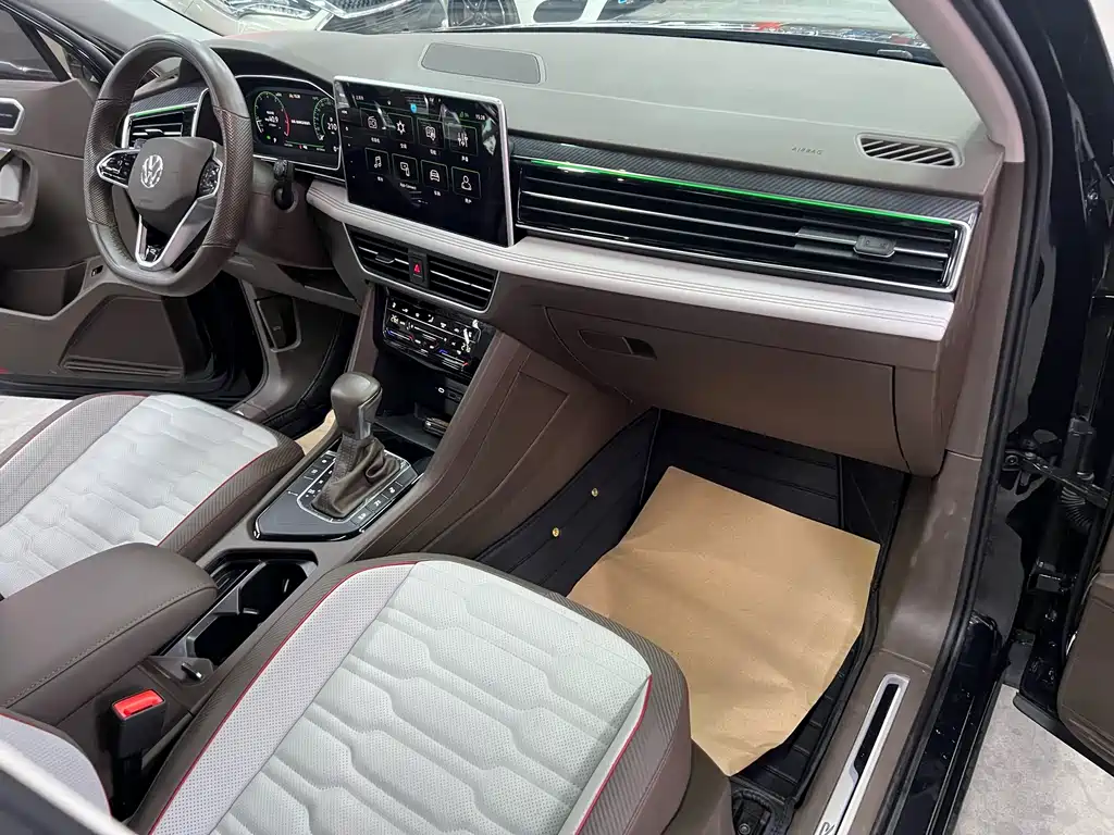 Volkswagen Tiguan L L 2023 330TSI AT R-Line Flagship