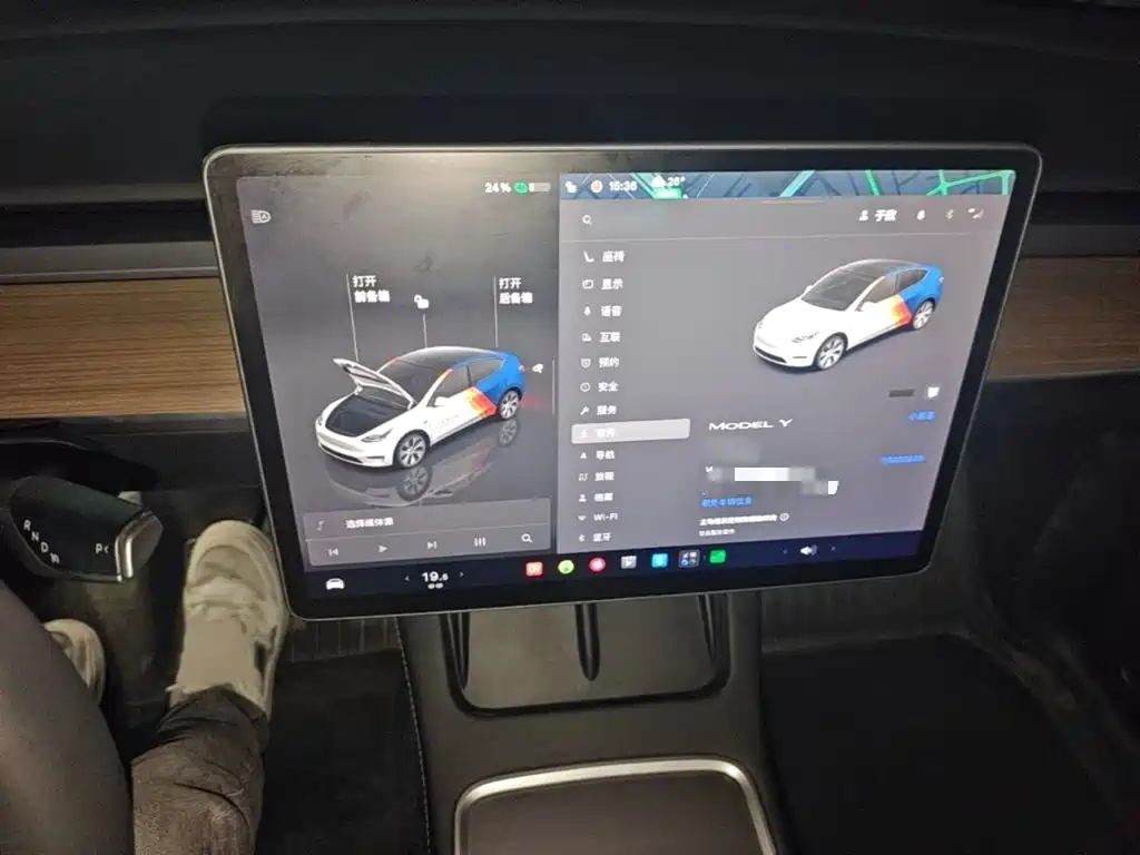 Tesla Model Y — миниатюра 6
