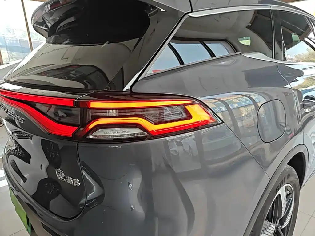 BYD Tang PHEV 2023 — фото 7