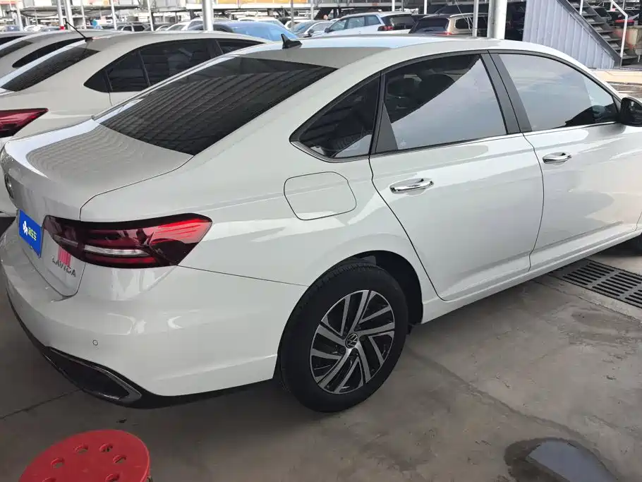 Volkswagen Lavida — миниатюра 3
