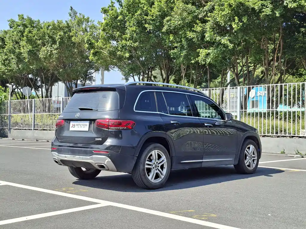 Mercedes-Benz GLB — миниатюра 8