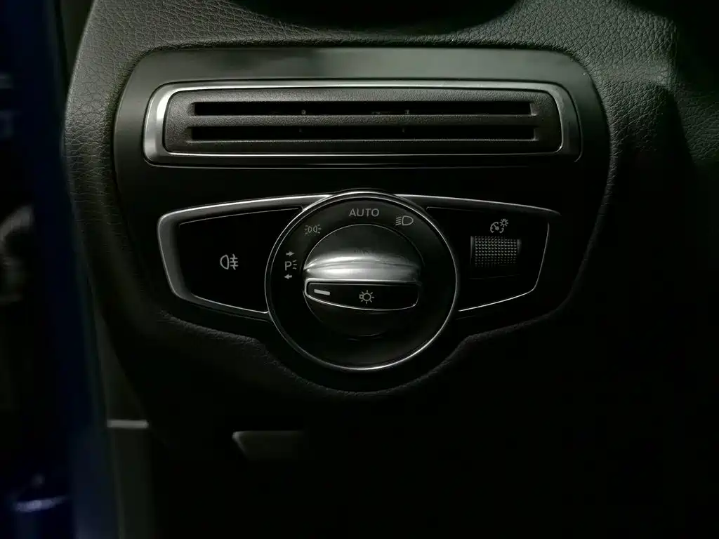 Mercedes-Benz C-Class — миниатюра 21