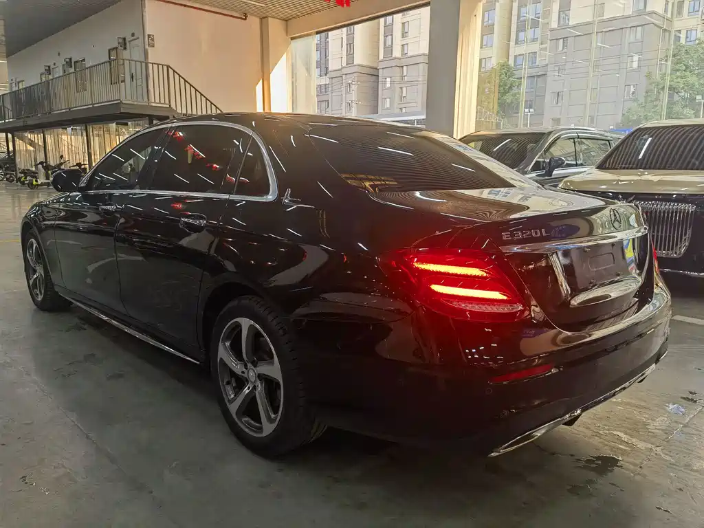 Mercedes-Benz E-Class — миниатюра 6