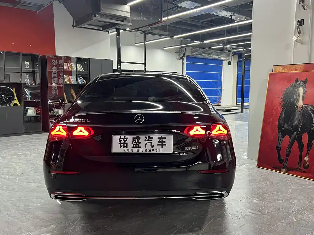 Mercedes-Benz E-Class — миниатюра 9