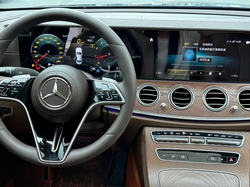 Mercedes-Benz E-Class — миниатюра 11
