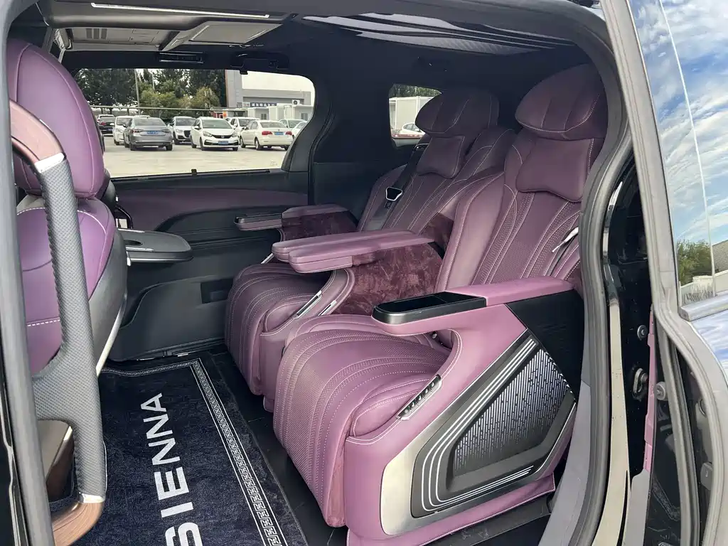 Toyota Sienna — миниатюра 11