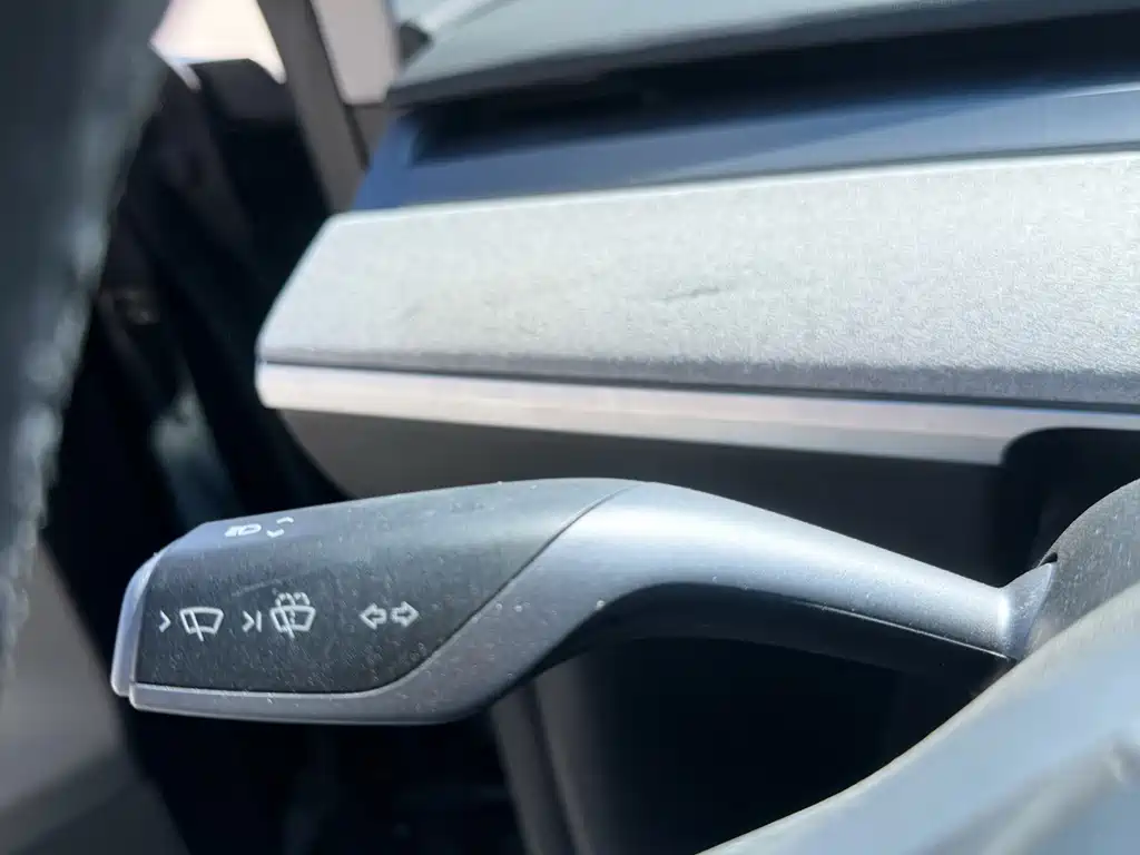 Tesla Model Y — миниатюра 15
