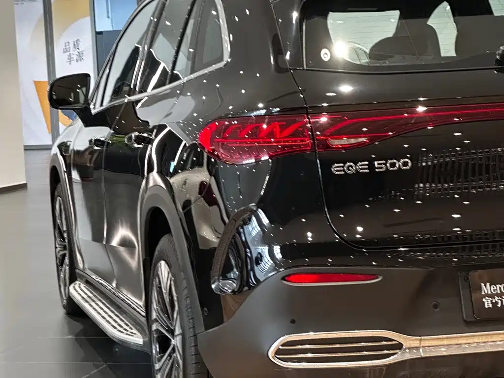 Mercedes-Benz EQE SUV — миниатюра 6