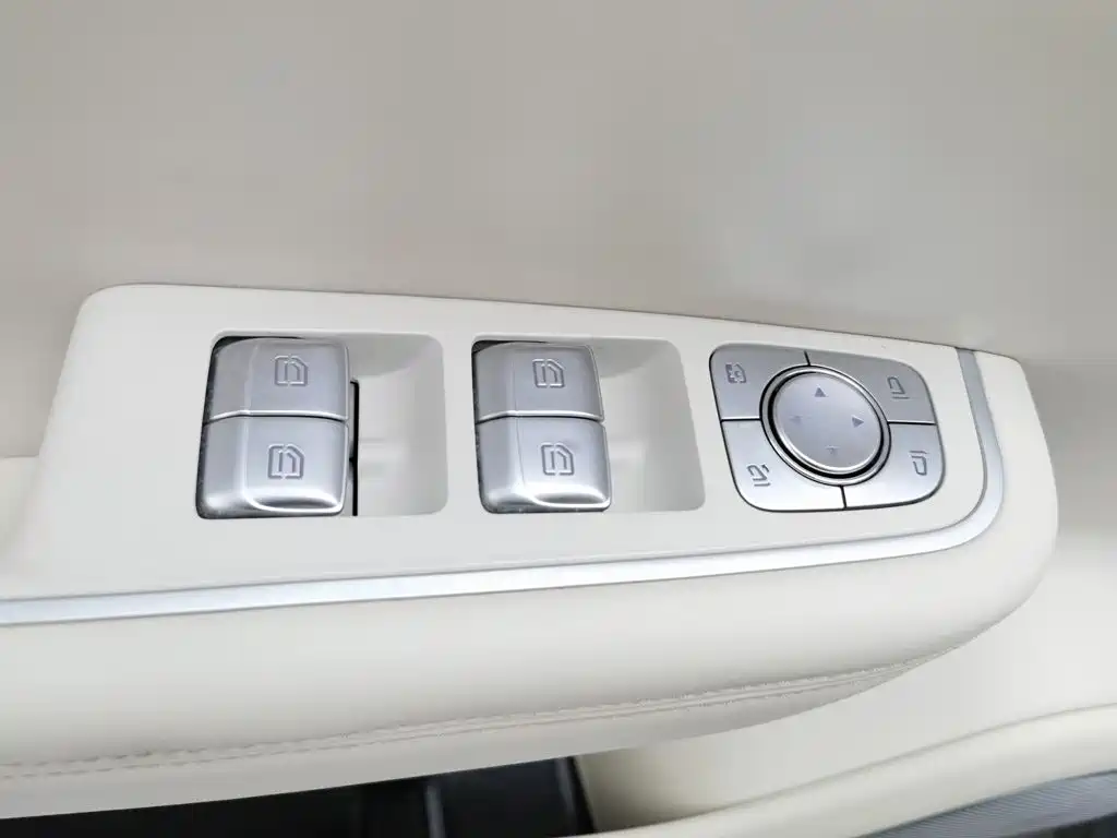Li Auto Li ONE — миниатюра 9