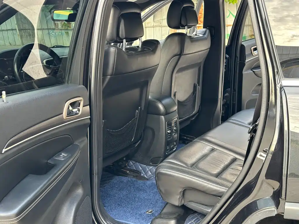 Jeep Grand Cherokee (Import) — миниатюра 8