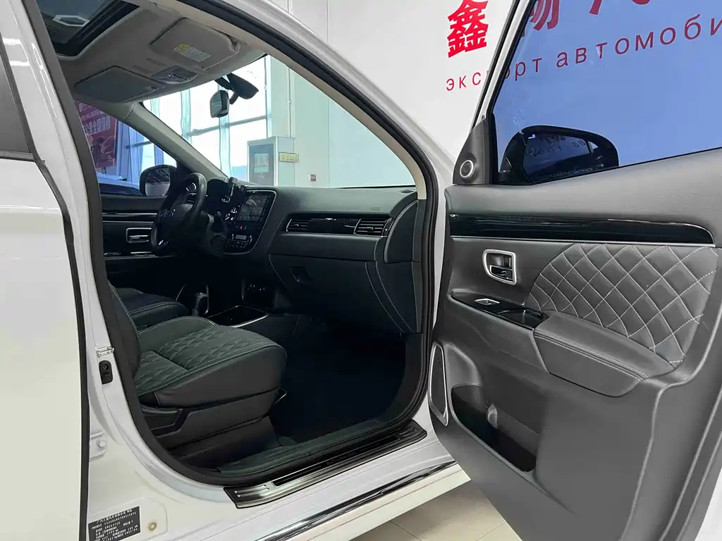 MITSUBISHI OUTLANDER