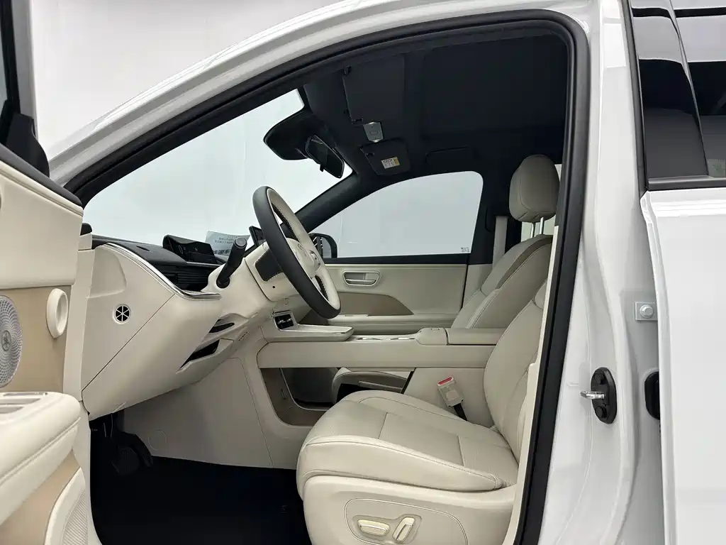 Toyota bZ3X - фото 5