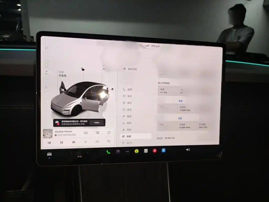 Tesla Model Y — миниатюра 4