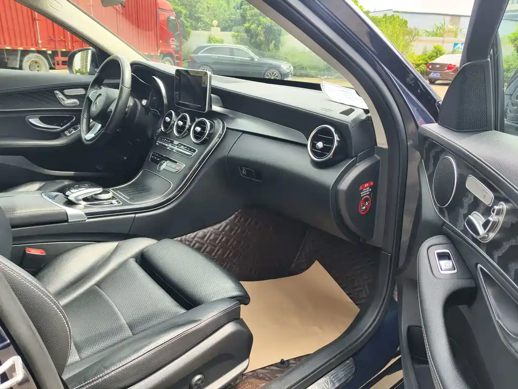 Mercedes-Benz C-Class — миниатюра 9