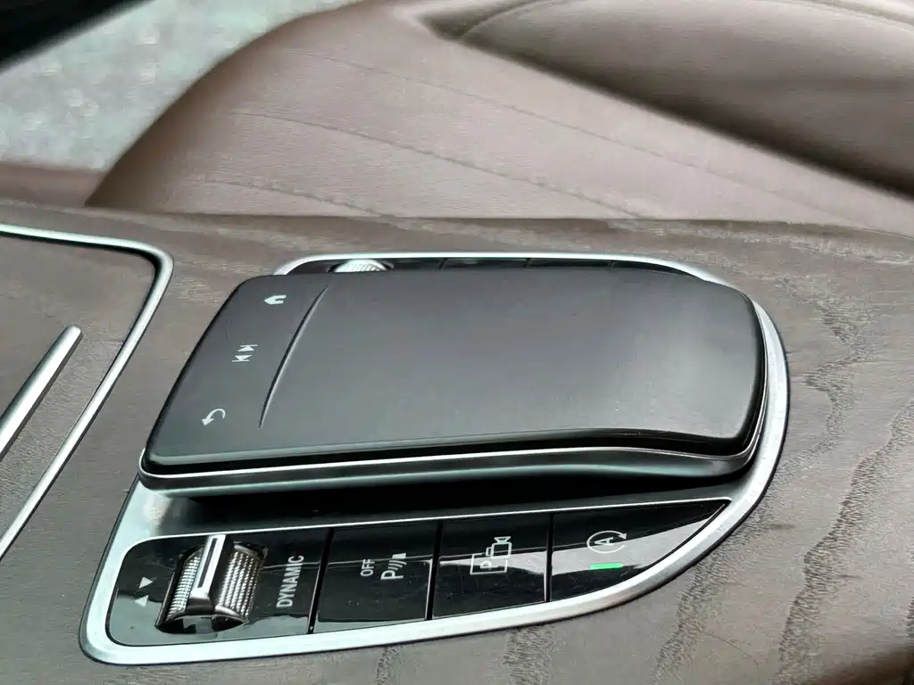 Mercedes-Benz E-Class — миниатюра 19
