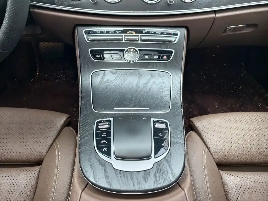 Mercedes-Benz E-Class — миниатюра 17