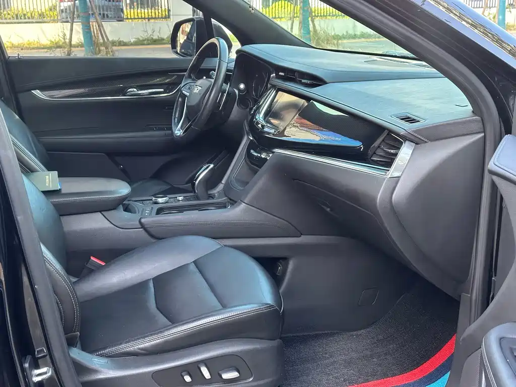 Cadillac XT6 2020 28T мест Luxury