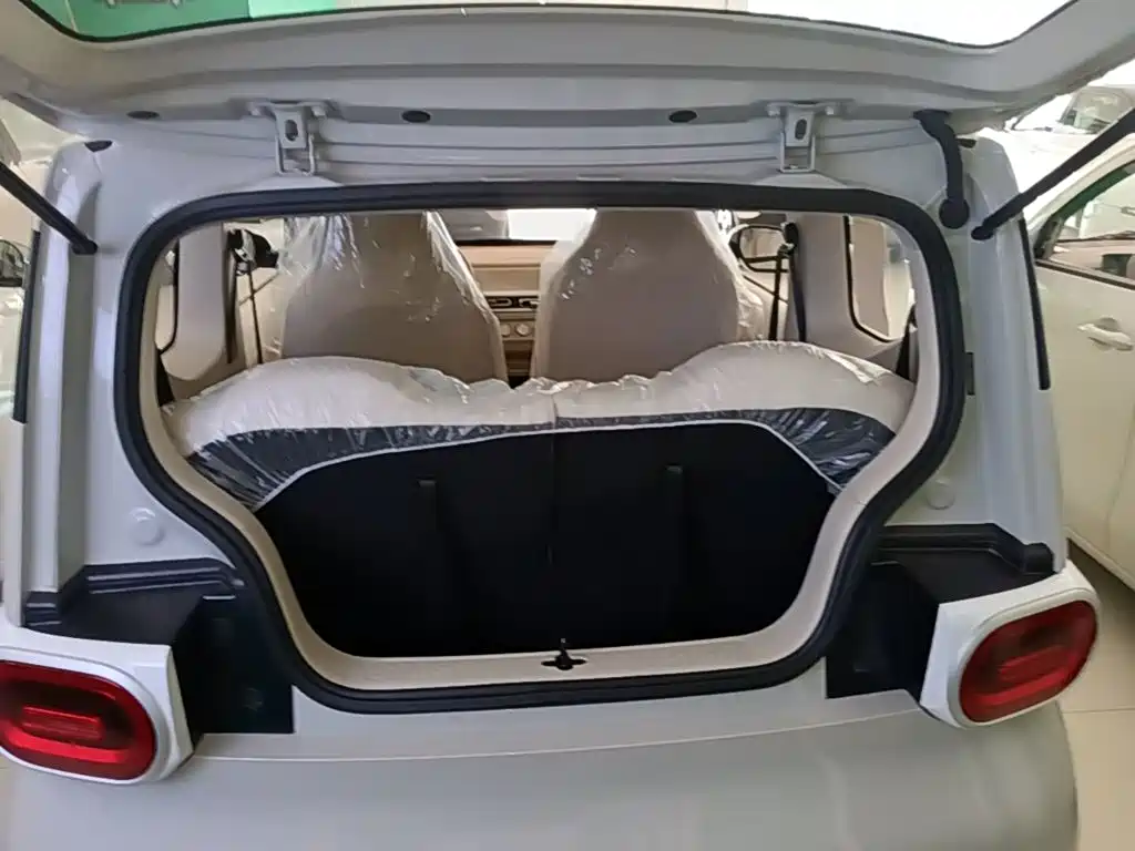 Wuling MINIEV — миниатюра 19
