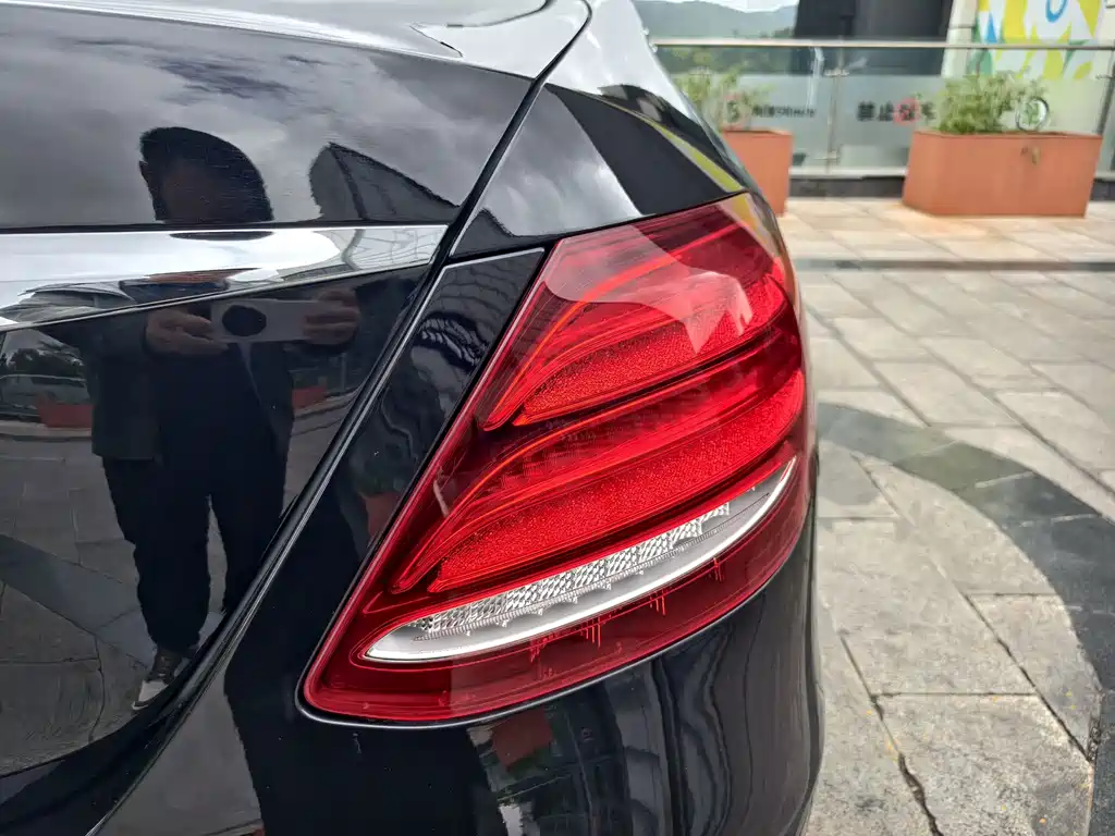 Mercedes-Benz E-Class — миниатюра 22