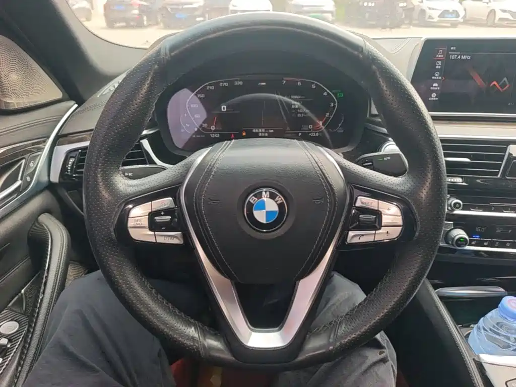 BMW 5 Series — миниатюра 11