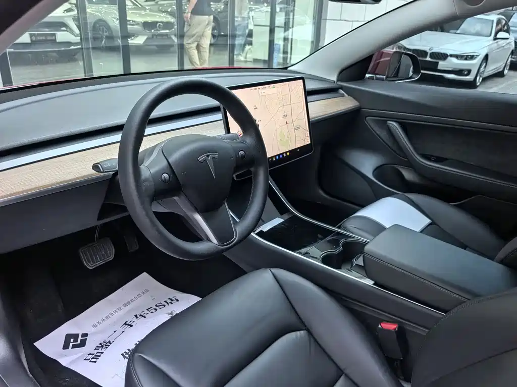 Tesla Model 3 — миниатюра 13