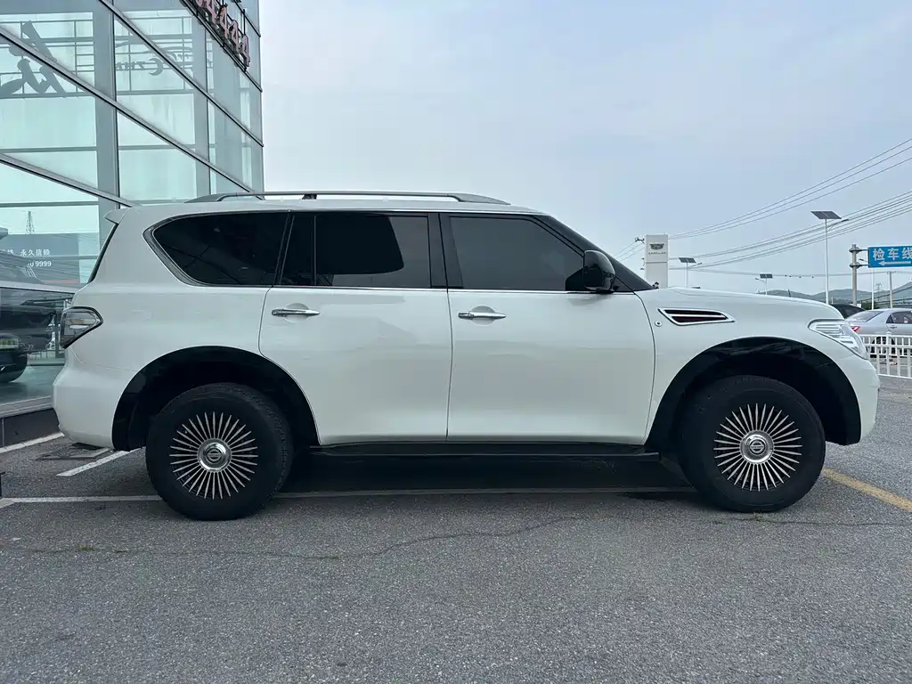 Nissan Patrol — миниатюра 4