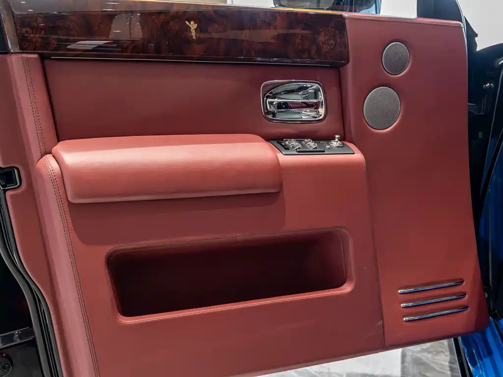 Rolls-Royce Phantom — миниатюра 13