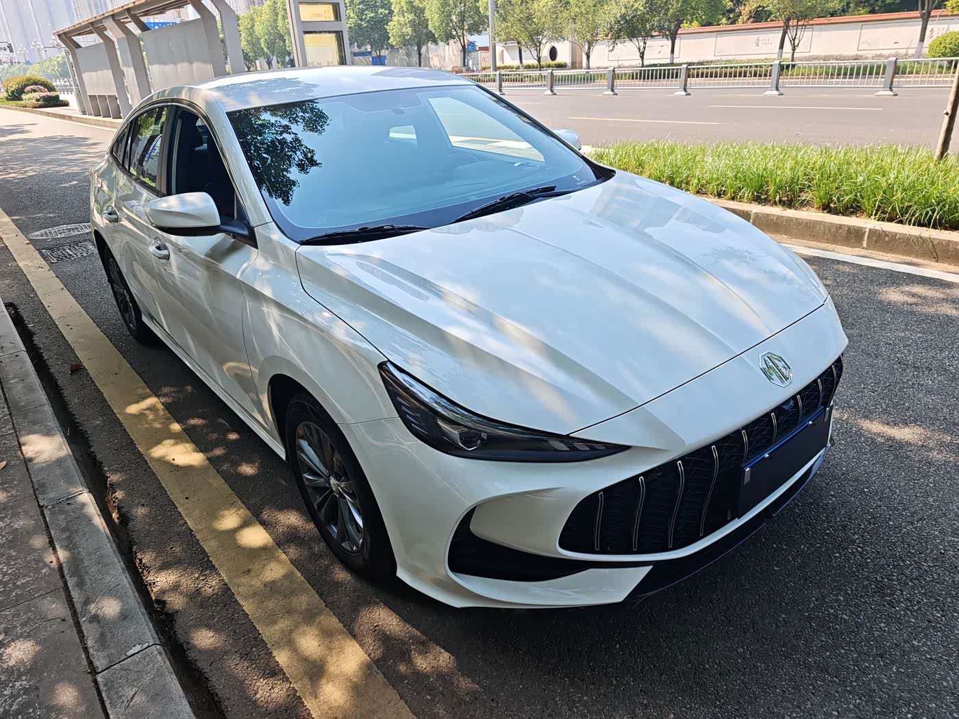 MG MG5 1.5 л 2025 г. Белый, пробег 4200 км