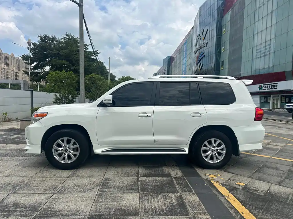 Toyota Land Cruiser — миниатюра 10
