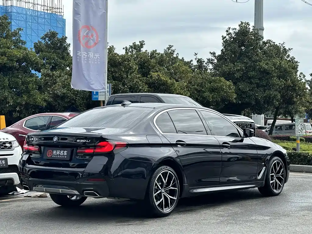 BMW 5 SERIES