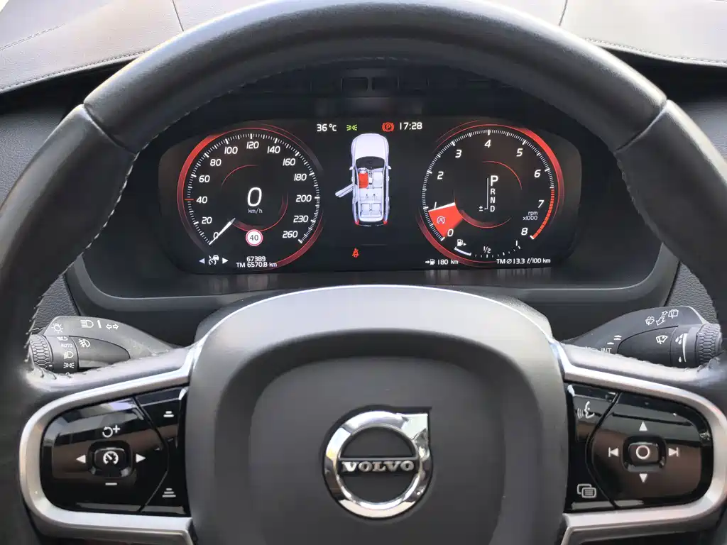 Volvo XC90 — миниатюра 6