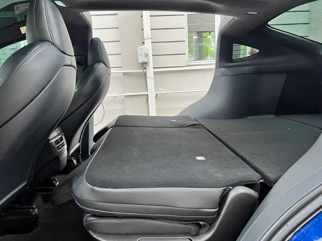 Tesla Model X — миниатюра 14