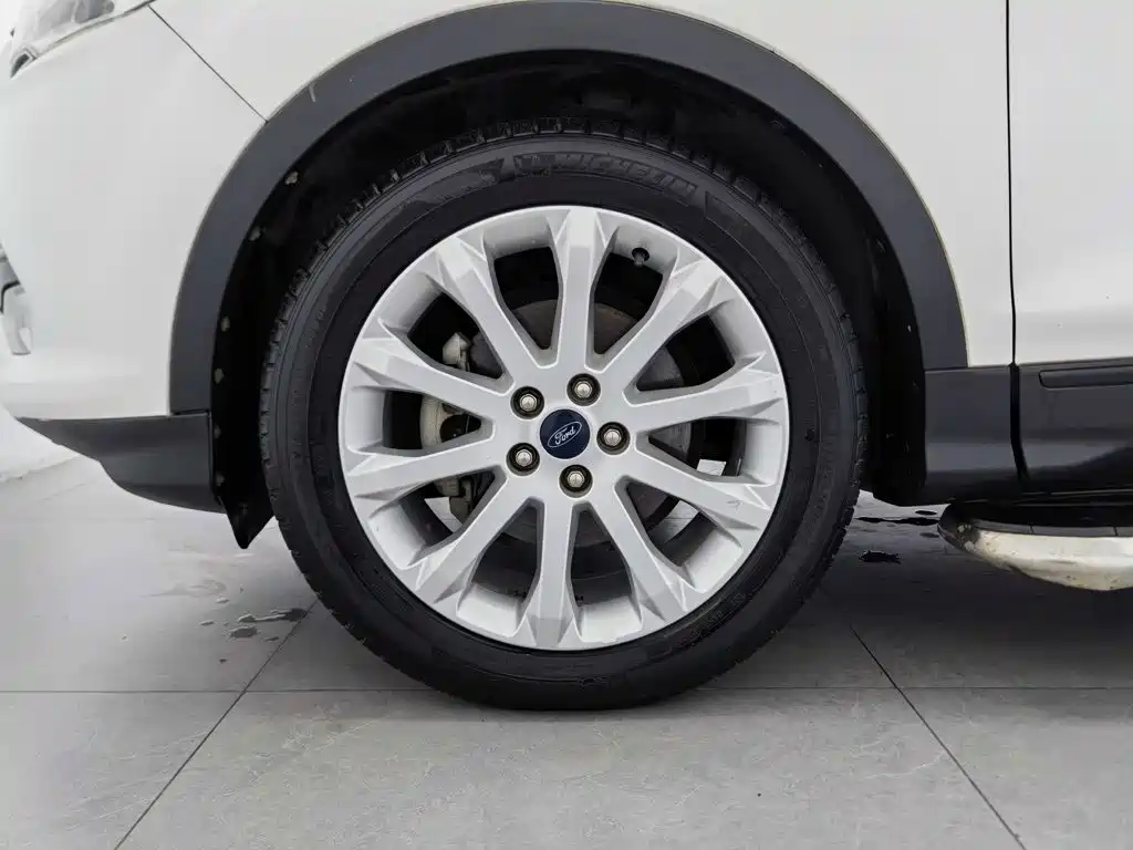 Ford Kuga — миниатюра 17