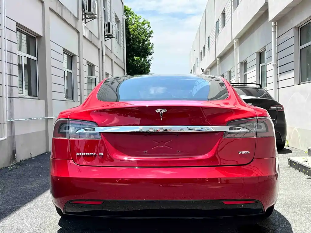 Tesla Model S — миниатюра 4