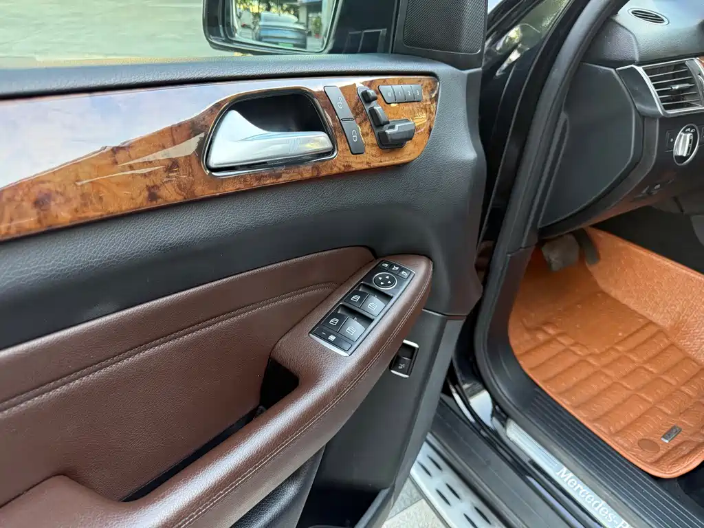Mercedes-Benz M-Class — миниатюра 11